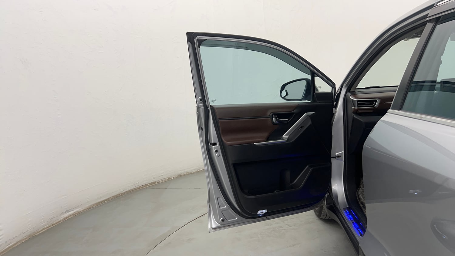 Used 2023 Toyota Innova Hycross VX Hybrid 8 STR Hybrid Automatic interior LEFT FRONT DOOR OPEN VIEW