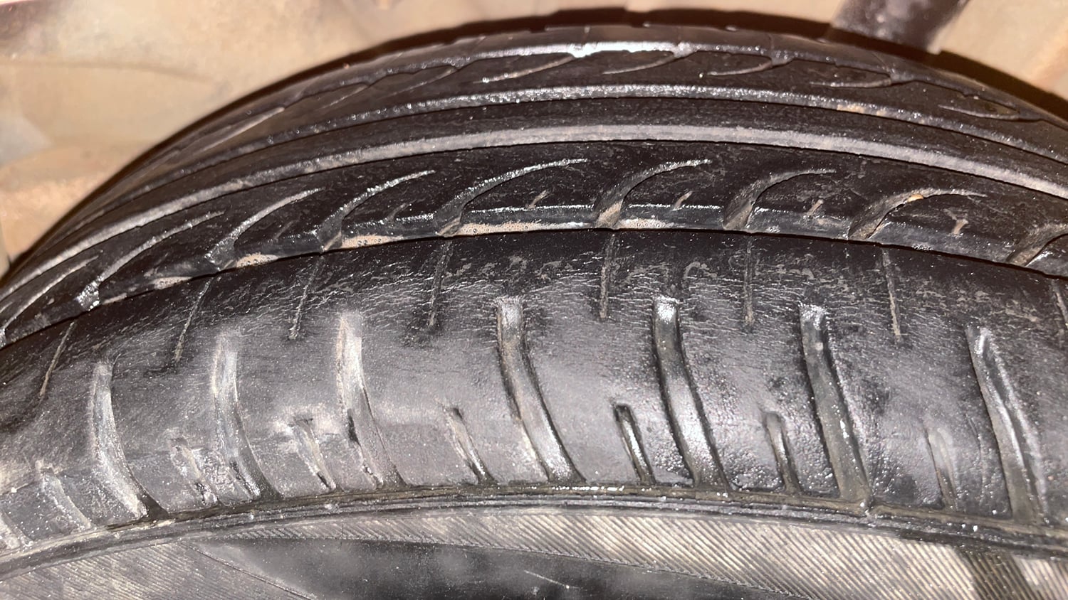 Used 2018 Tata Tiago Revotron XZ Petrol Manual tyres LEFT REAR TYRE TREAD VIEW