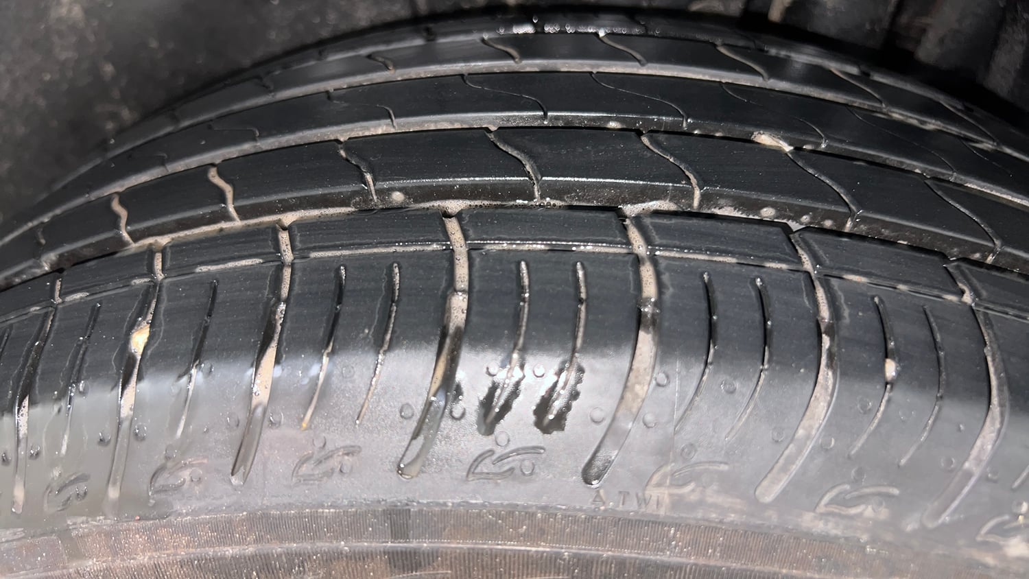 Used 2023 Maruti Suzuki Brezza Zxi Dual Tone Petrol Manual tyres LEFT REAR TYRE TREAD VIEW