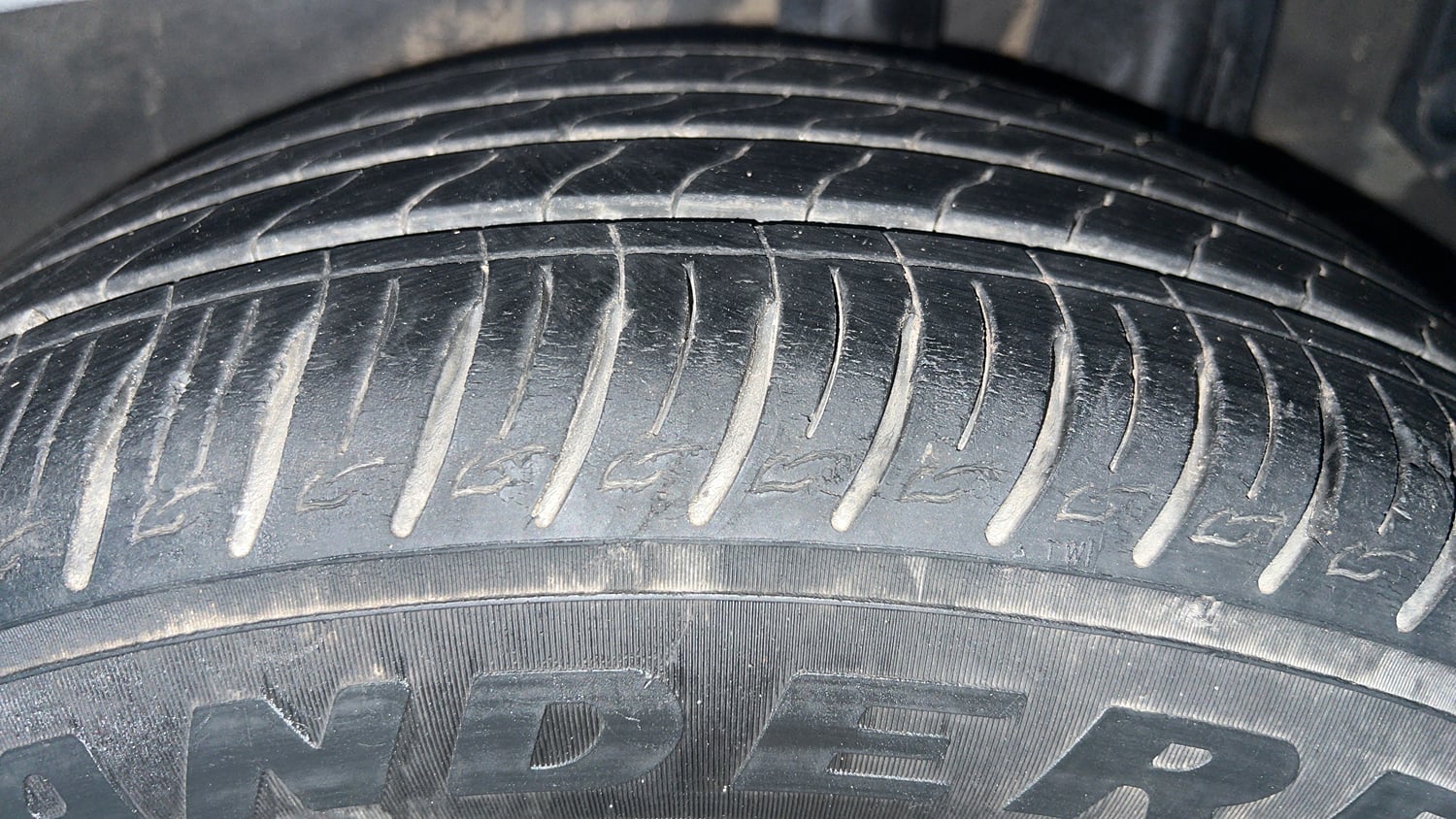 Used 2023 Kia Sonet GTX Plus 1.0 Turbo Petrol DCT Petrol Automatic tyres LEFT REAR TYRE TREAD VIEW