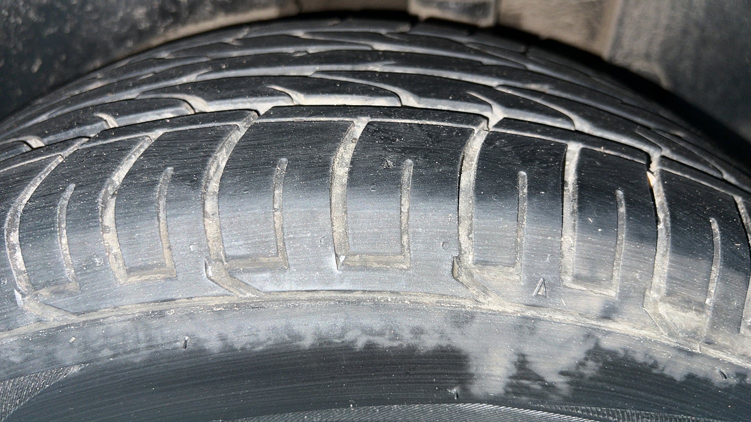 Used 2022 Kia Seltos GTX Plus 1.4 DCT Petrol Automatic tyres LEFT REAR TYRE TREAD VIEW