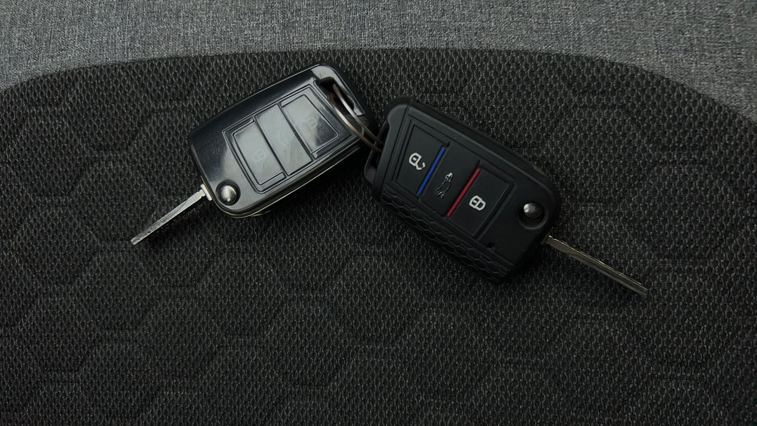 Used 2025 Skoda Kylaq Signature Plus AT Petrol Automatic extra CAR KEY VIEW