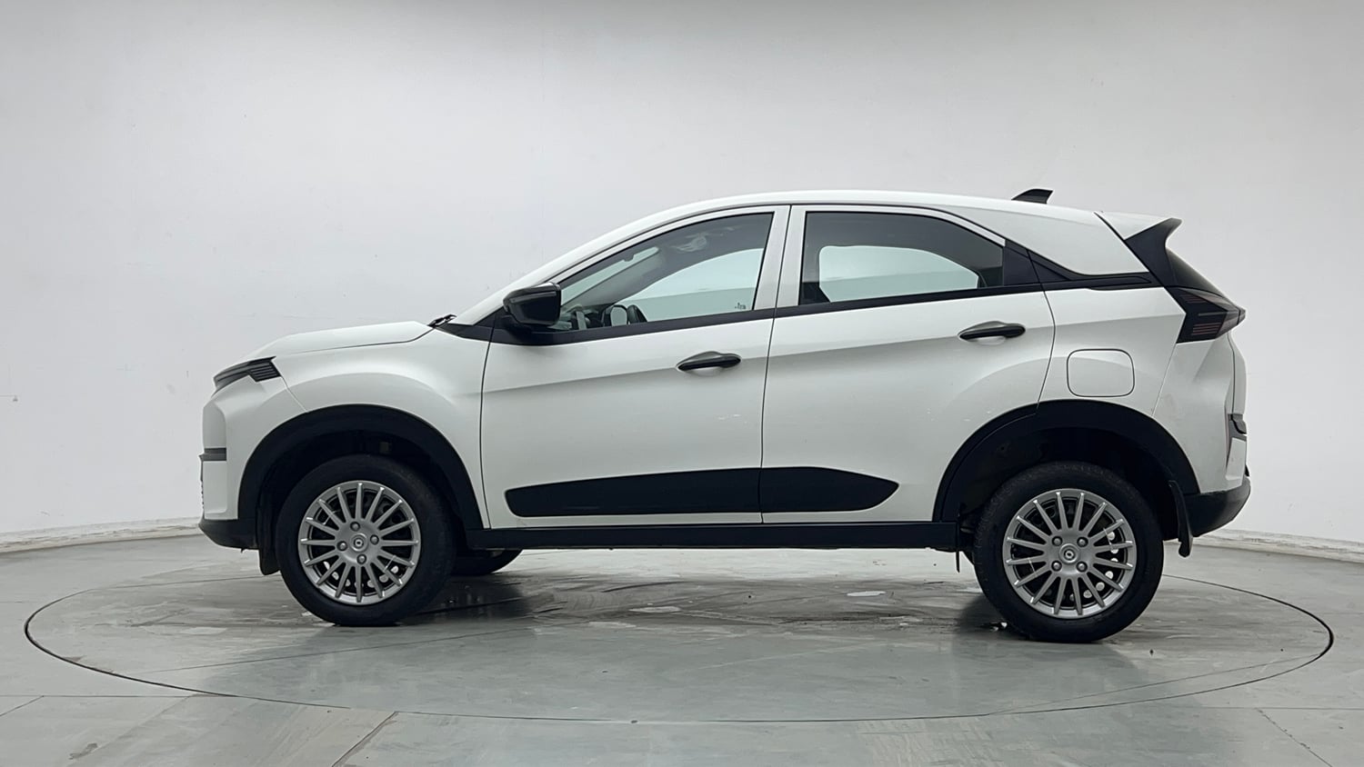 Used 2024 Tata Nexon Smart Plus 1.2 Petrol 6AMT Petrol Automatic exterior LEFT SIDE VIEW