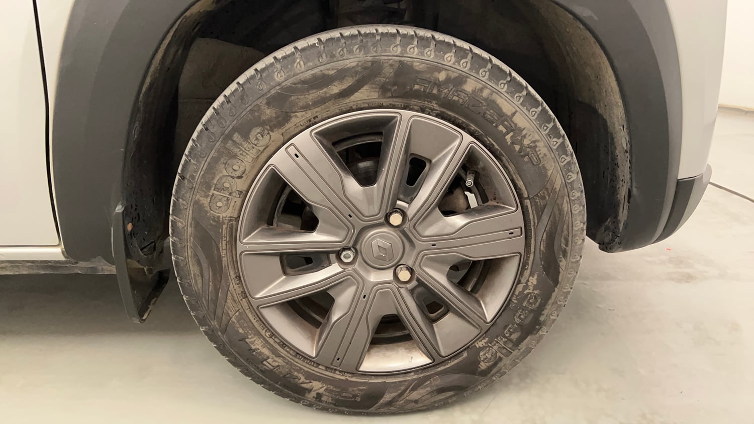 Used 2021 Renault Kwid Neotech RXL 1.0  AMT Petrol Automatic tyres RIGHT FRONT TYRE RIM VIEW