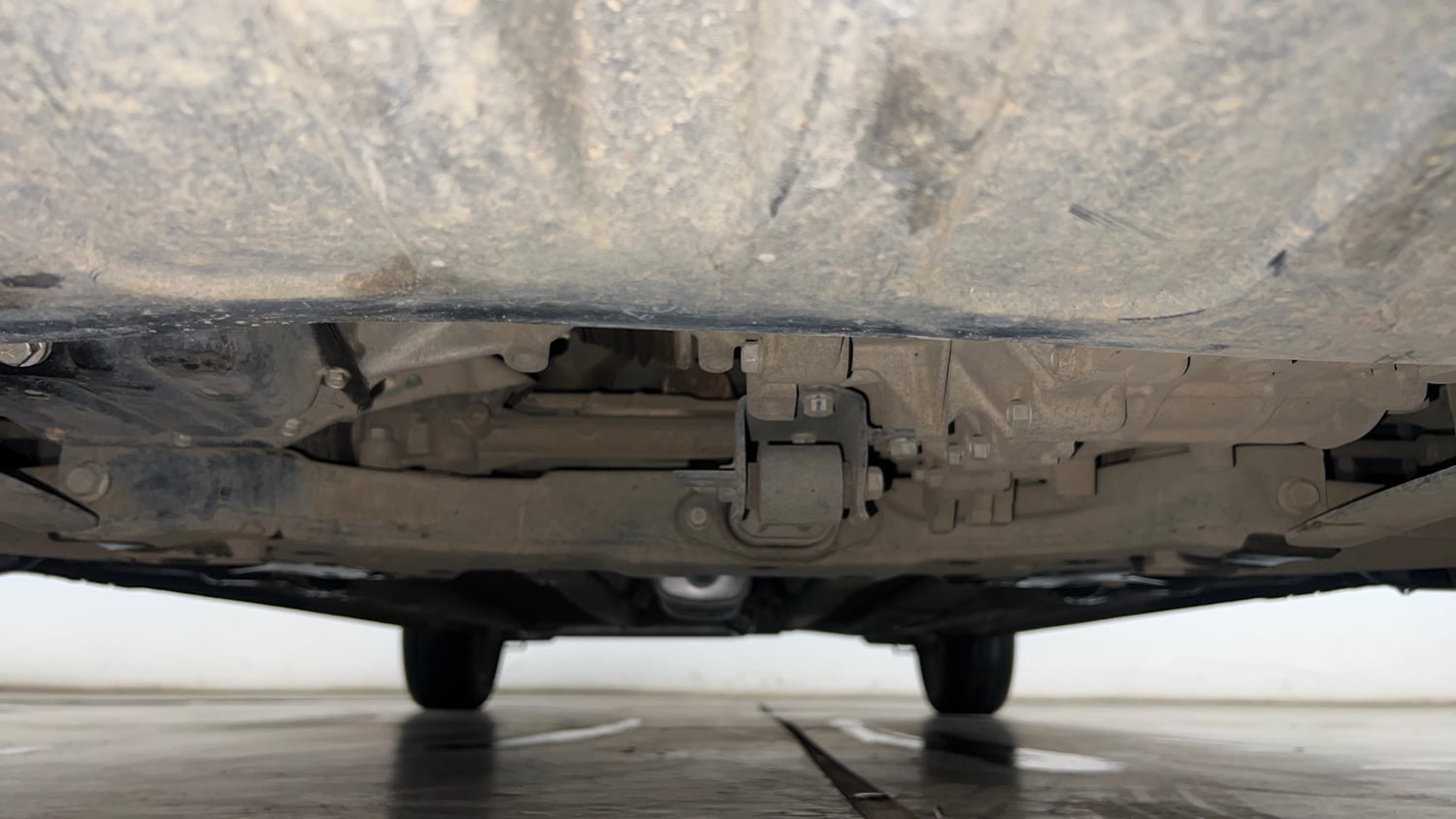 Used 2018 Hyundai Verna SX (O) 1.6 VTVT AT Petrol Automatic extra FRONT LEFT UNDERBODY VIEW