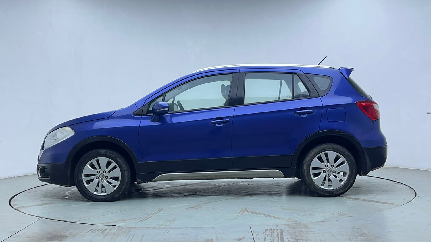 Used 2015 Maruti Suzuki S-Cross Alpha 1.6 Diesel Manual exterior LEFT SIDE VIEW