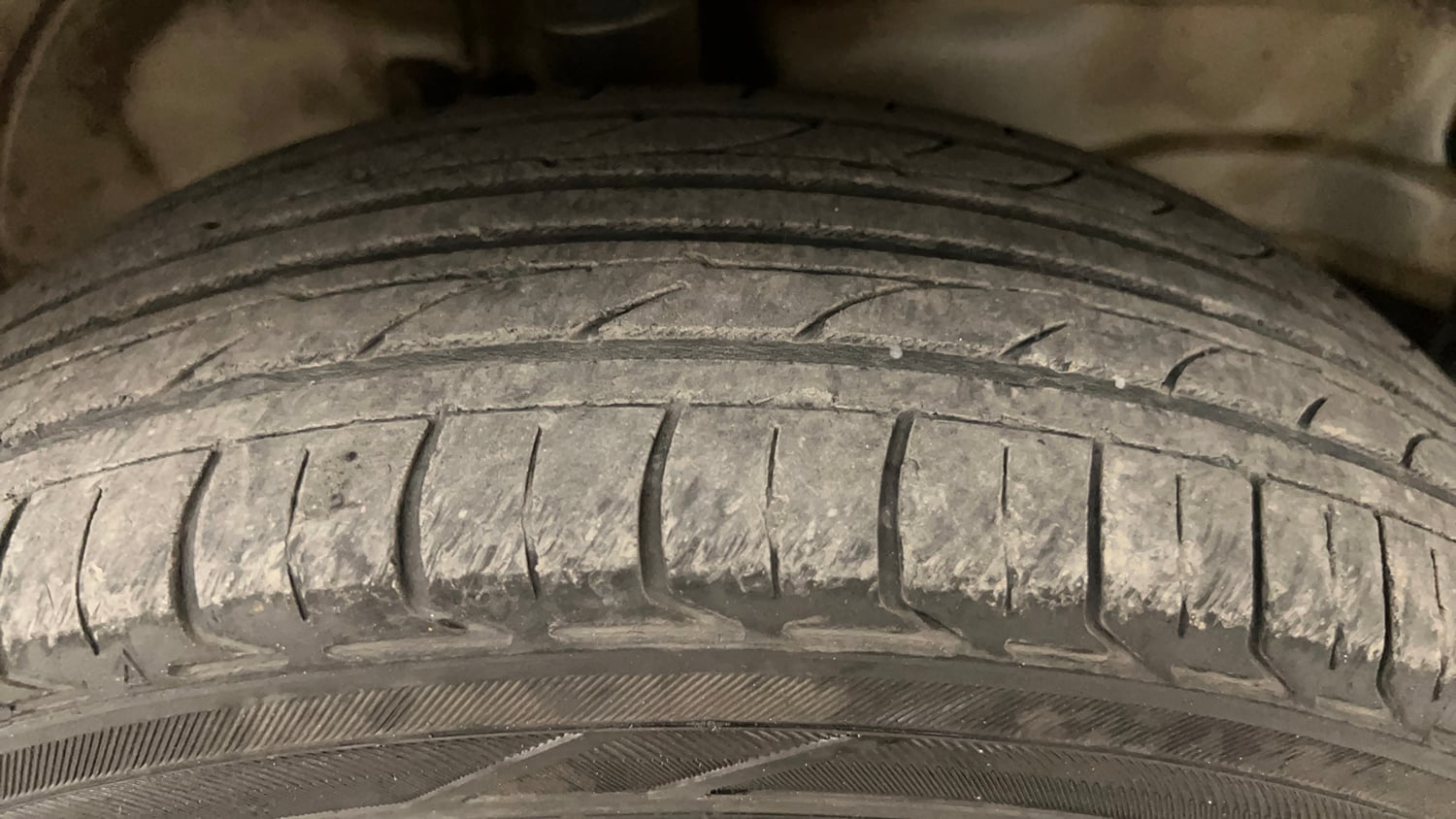 Used 2013 Maruti Suzuki Wagon R VXI Petrol Manual tyres RIGHT FRONT TYRE TREAD VIEW