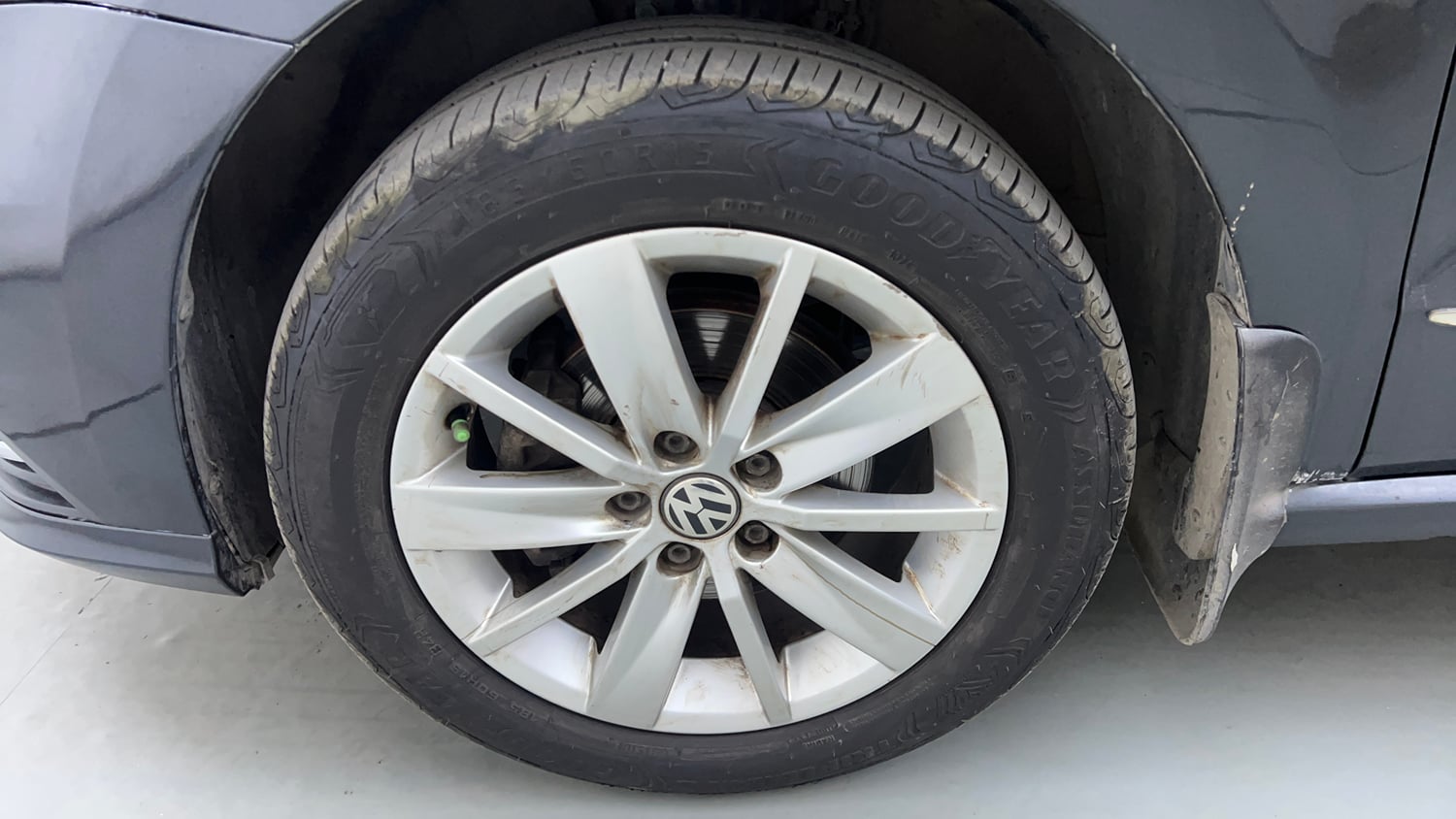 Used 2017 Volkswagen Ameo Highline1.2L (P) Petrol Manual tyres LEFT FRONT TYRE RIM VIEW