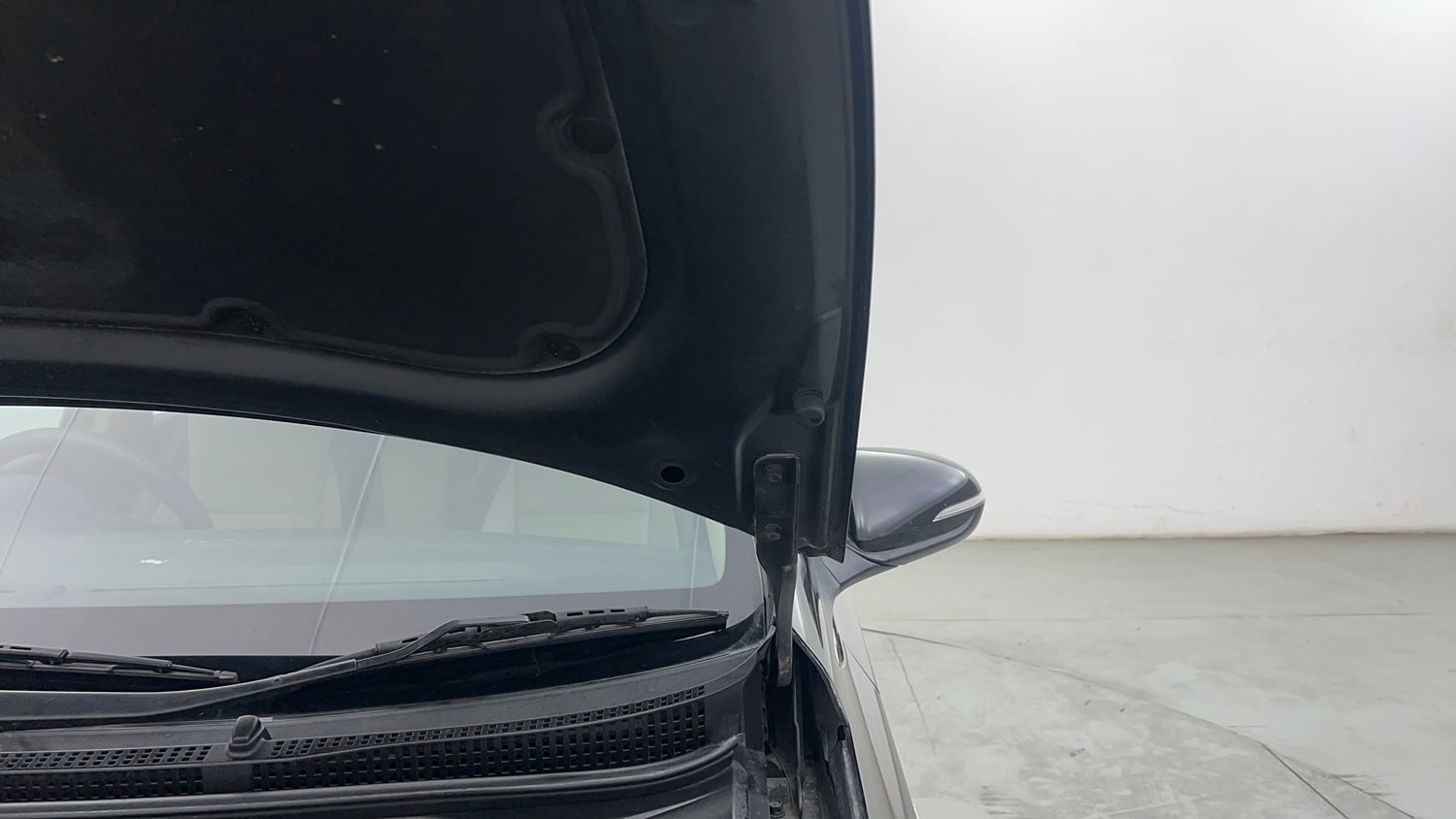 Used 2018 Hyundai Verna SX (O) 1.6 VTVT AT Petrol Automatic engine ENGINE LEFT SIDE HINGE & APRON VIEW