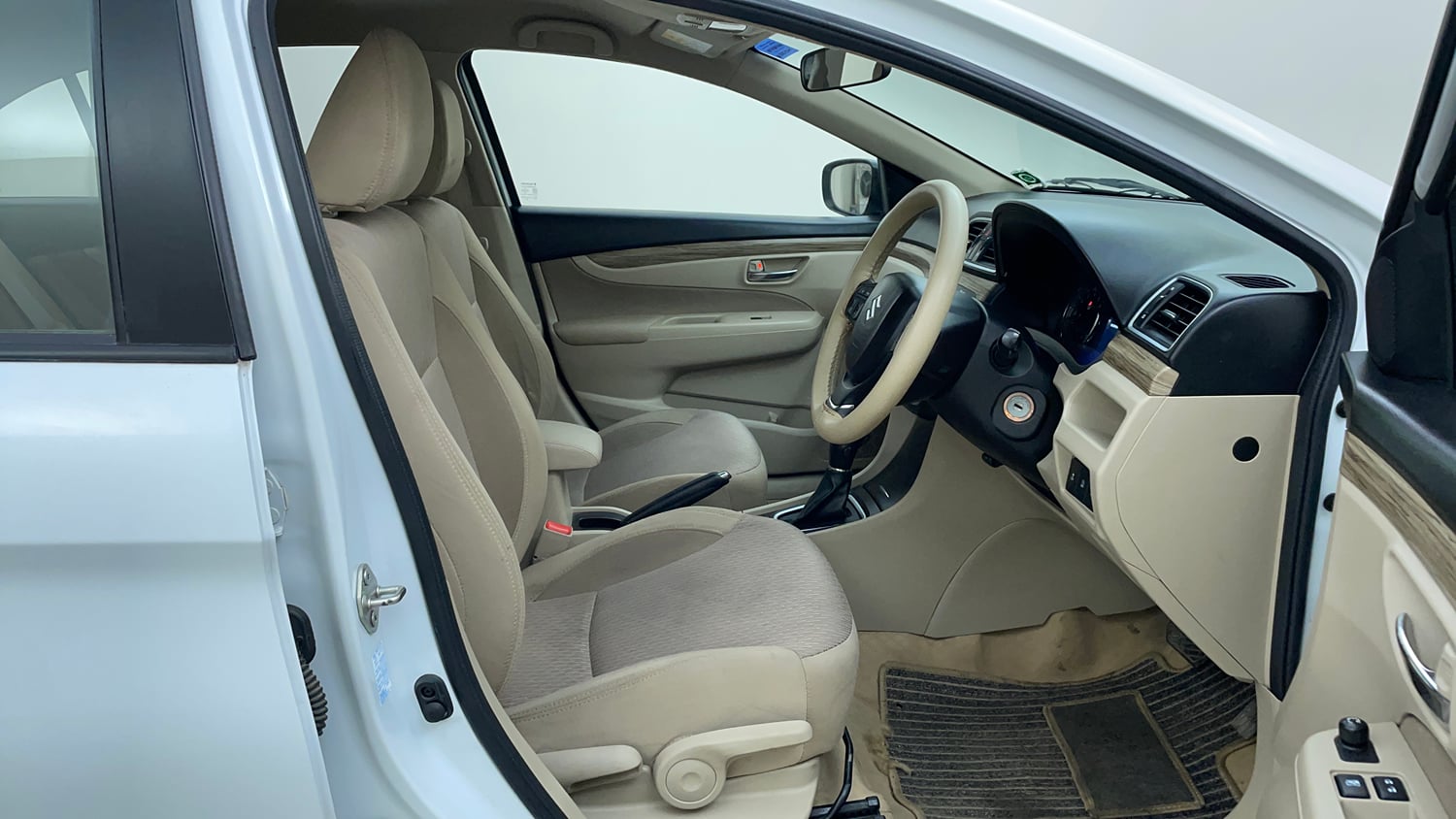 Used 2020 Maruti Suzuki Ciaz Delta Hybrid 1.5 AT Petrol Automatic interior RIGHT SIDE FRONT DOOR CABIN VIEW