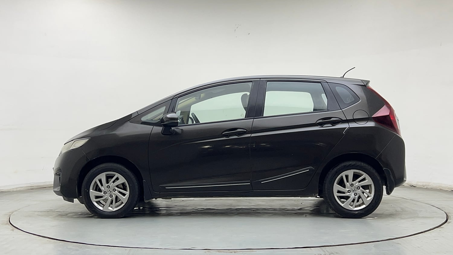 Used 2016 Honda Jazz V AT Petrol Petrol Automatic exterior LEFT SIDE VIEW