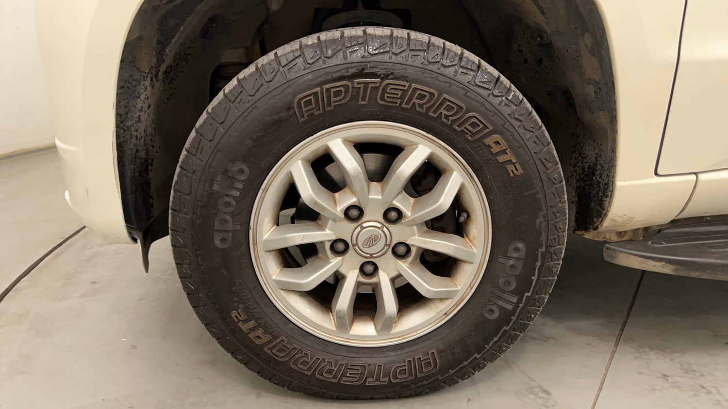 Used 2016 Mahindra TUV300 T8 Diesel Manual tyres LEFT FRONT TYRE RIM VIEW