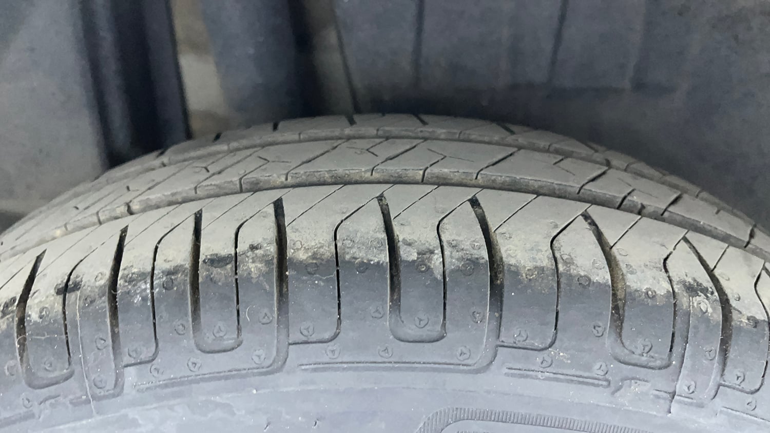Used 2017 Maruti Suzuki Dzire VXi Petrol Manual tyres RIGHT REAR TYRE TREAD VIEW