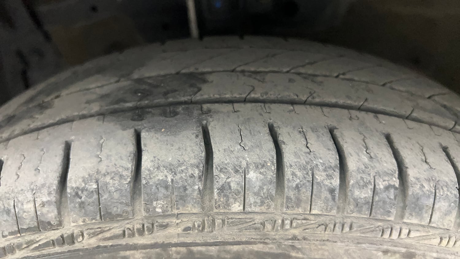 Used 2012 Maruti Suzuki Swift Dzire VXI Petrol Manual tyres LEFT FRONT TYRE TREAD VIEW