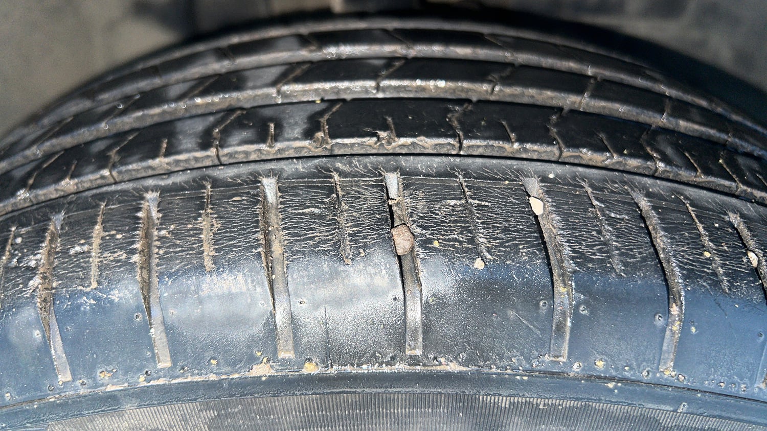 Used 2022 Tata Punch Camo Accomplished Dazzle AMT Petrol Automatic tyres RIGHT FRONT TYRE TREAD VIEW