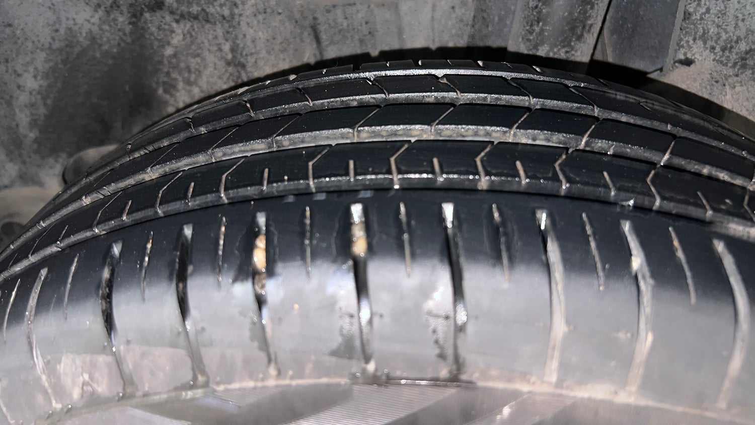 Used 2020 Maruti Suzuki Swift ZXi Plus AMT Petrol Automatic tyres LEFT REAR TYRE TREAD VIEW