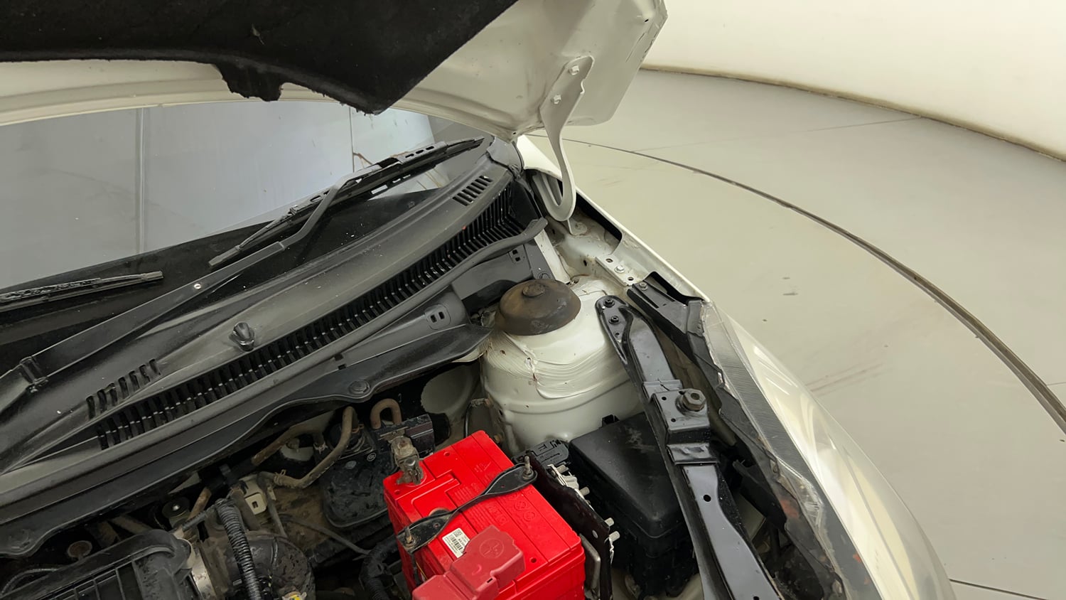 Used 2016 Maruti Suzuki Swift Dzire VXI Petrol Manual engine ENGINE LEFT SIDE HINGE & APRON VIEW