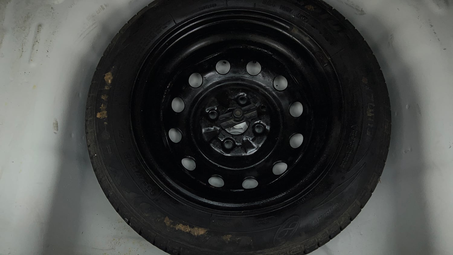 Used 2016 Hyundai Eon Era + Petrol Manual tyres SPARE TYRE VIEW