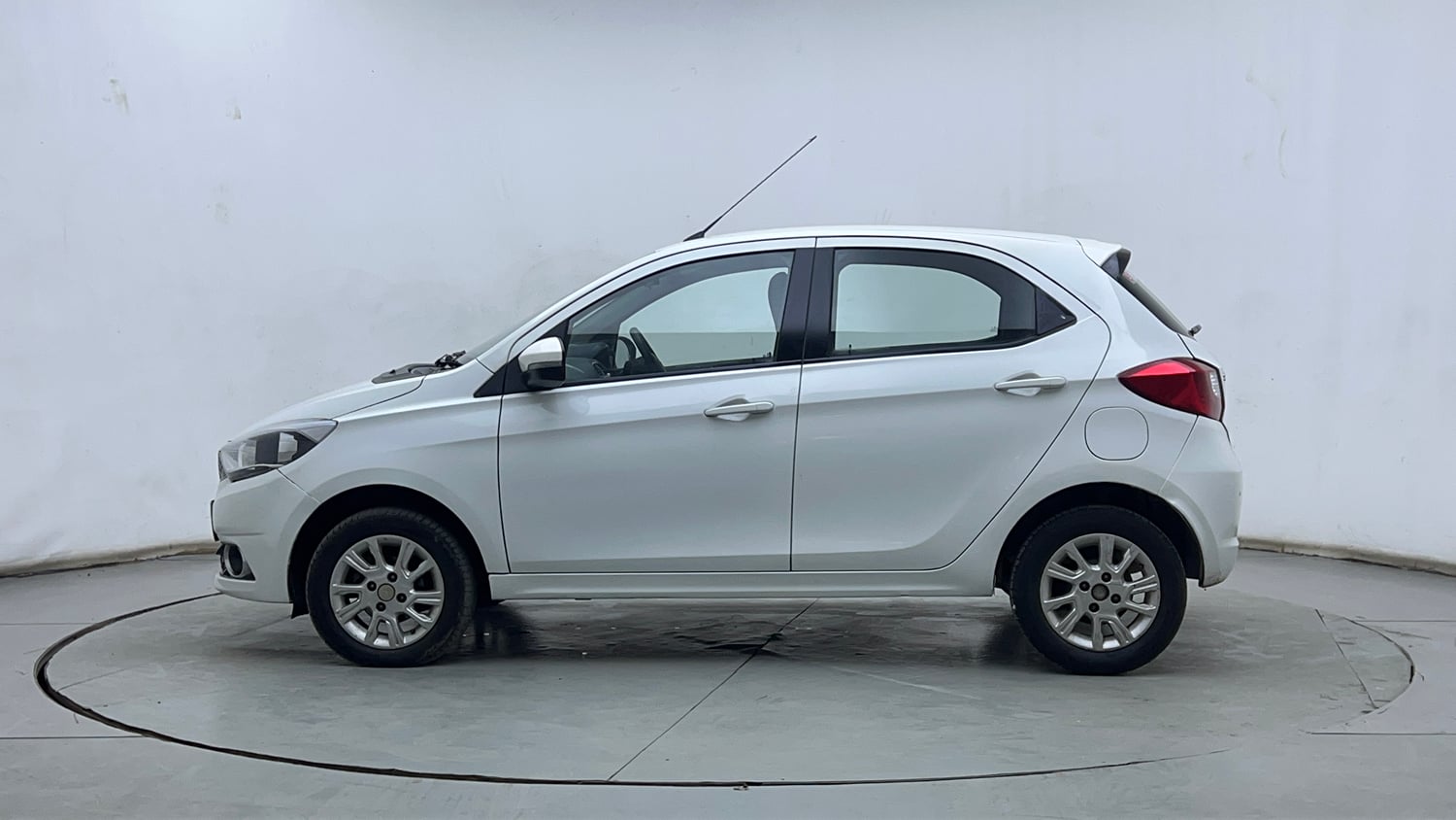 Used 2017 Tata Tiago Revotron XZ Petrol Manual exterior LEFT SIDE VIEW