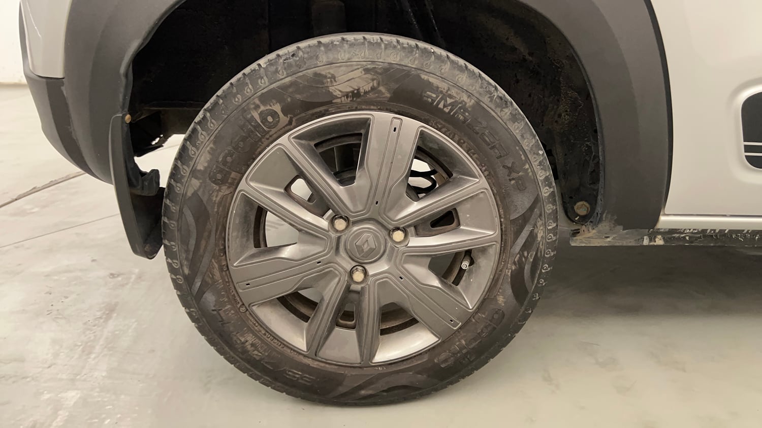 Used 2021 Renault Kwid Neotech RXL 1.0  AMT Petrol Automatic tyres RIGHT REAR TYRE RIM VIEW