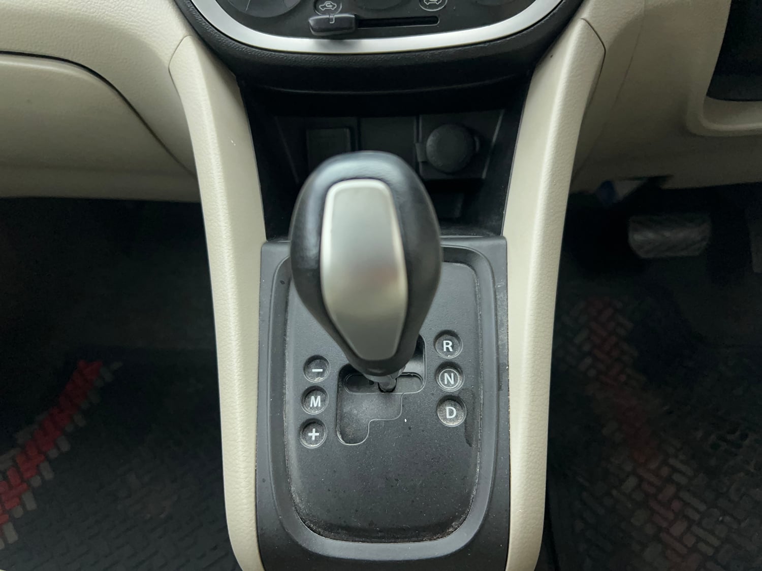 Used 2017 Maruti Suzuki Celerio ZXi AMT Petrol Automatic interior GEAR  KNOB VIEW