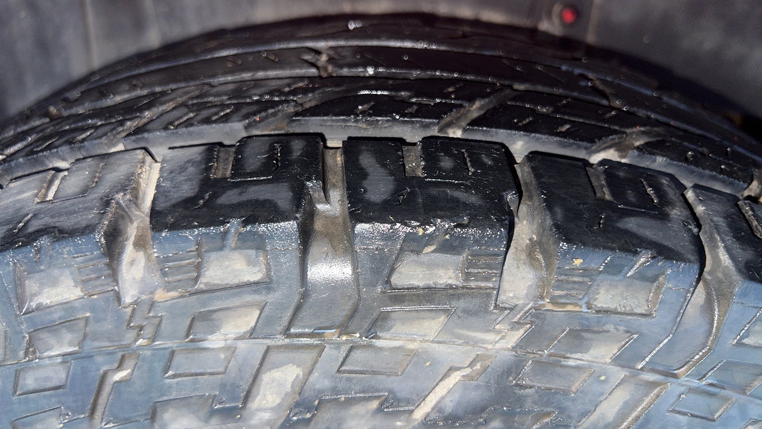 Used 2019 Mahindra TUV300 T6 Plus Diesel Manual tyres RIGHT REAR TYRE TREAD VIEW