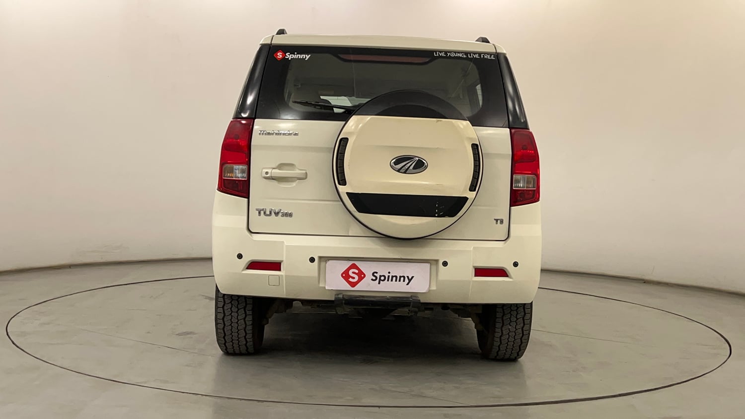 Used 2016 Mahindra TUV300 T8 Diesel Manual exterior BACK VIEW