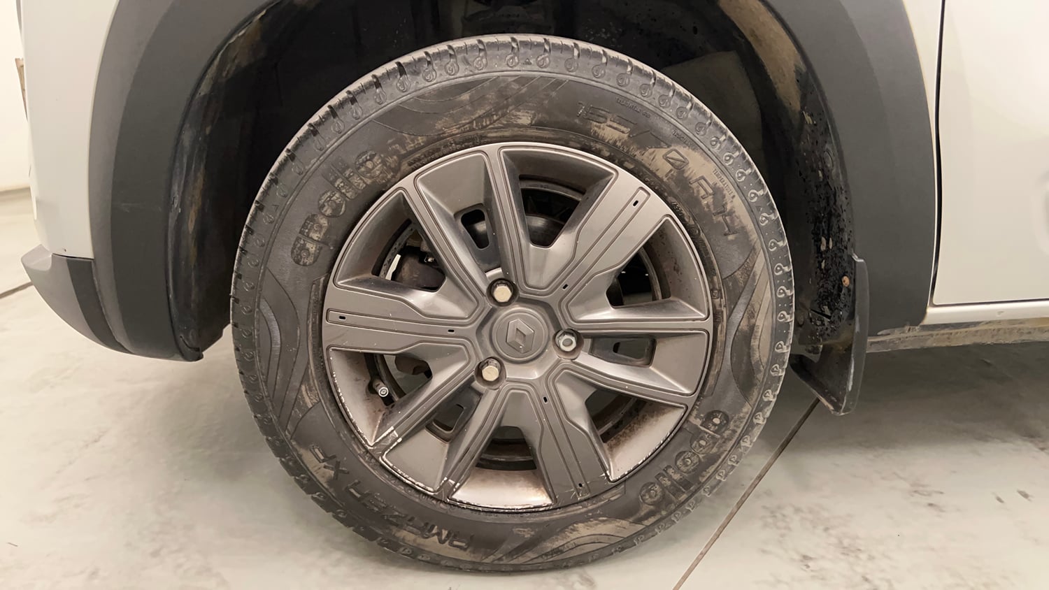 Used 2021 Renault Kwid Neotech RXL 1.0  AMT Petrol Automatic tyres LEFT FRONT TYRE RIM VIEW