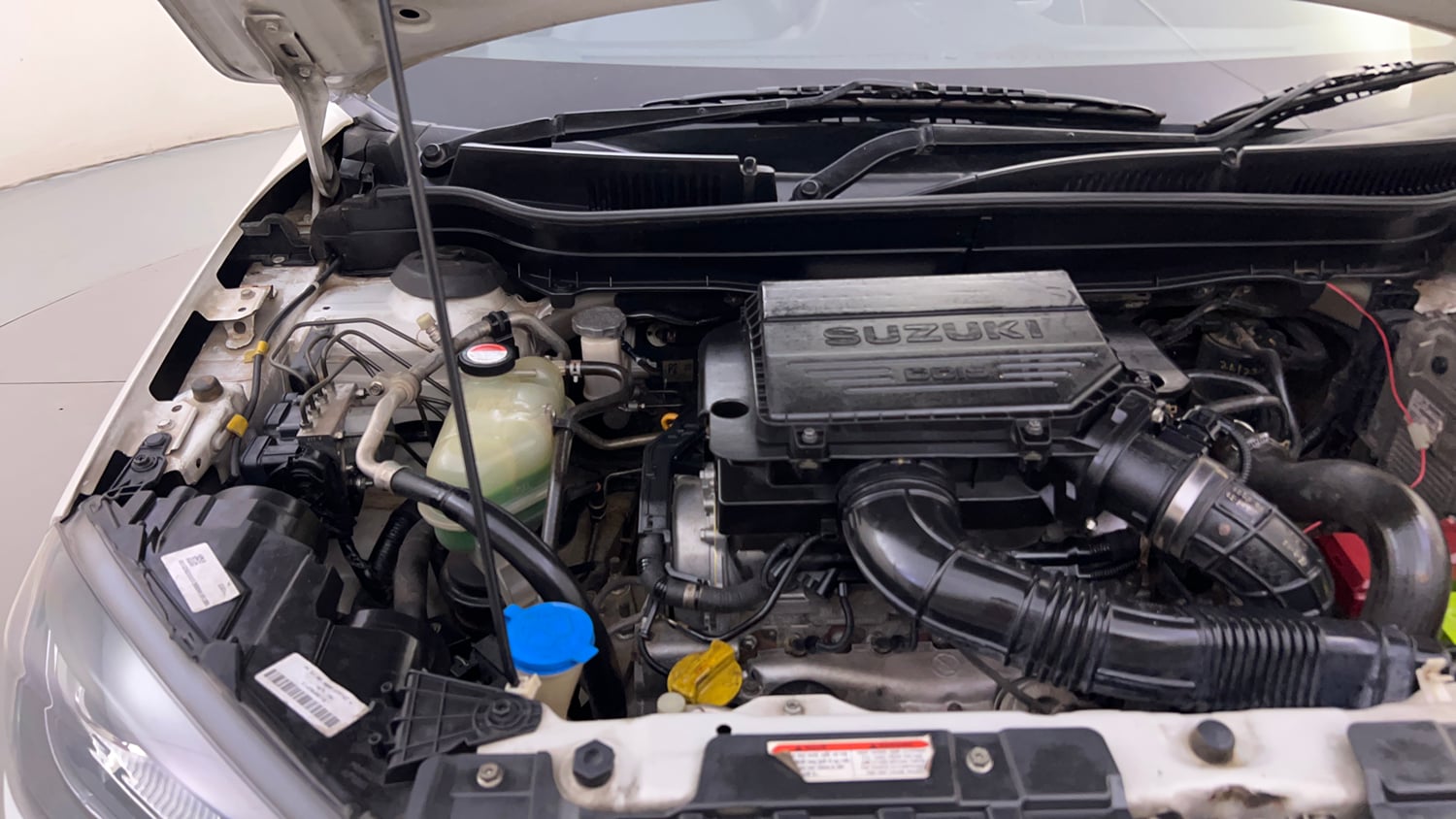 Used 2018 maruti-suzuki Vitara Brezza ZDi Plus AGS Diesel Automatic engine ENGINE RIGHT SIDE HINGE & APRON VIEW