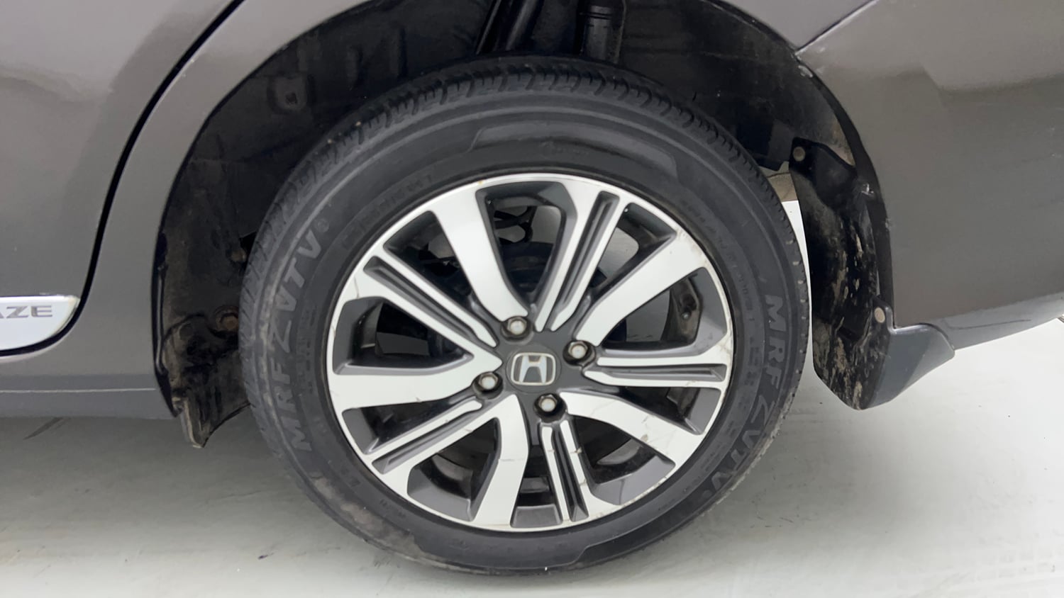 Used 2023 Honda Amaze VX 1.2 Petrol CVT Petrol Automatic tyres LEFT REAR TYRE RIM VIEW