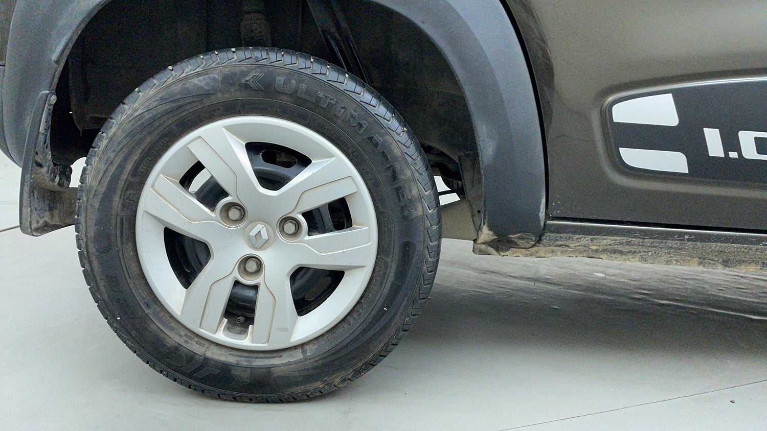 Used 2018 Renault Kwid 1.0 RXT AMT Opt Petrol Automatic tyres RIGHT REAR TYRE RIM VIEW