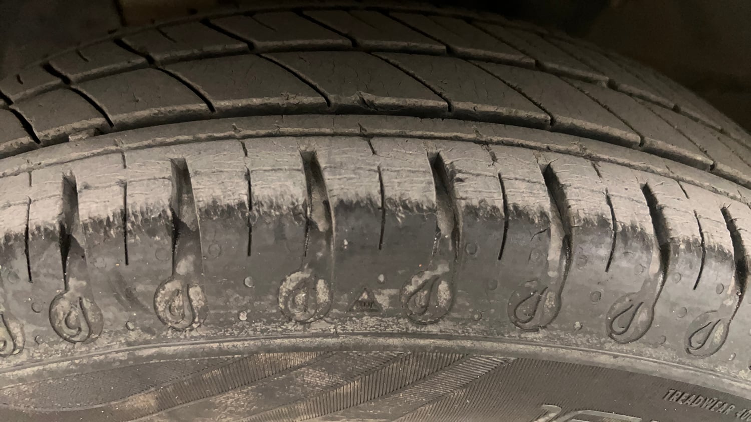 Used 2021 Renault Kwid Neotech RXL 1.0  AMT Petrol Automatic tyres LEFT FRONT TYRE TREAD VIEW
