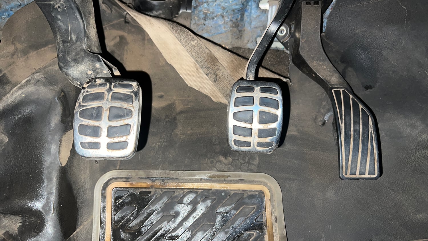 Used 2015 Maruti Suzuki S-Cross Alpha 1.6 Diesel Manual interior PEDALS VIEW
