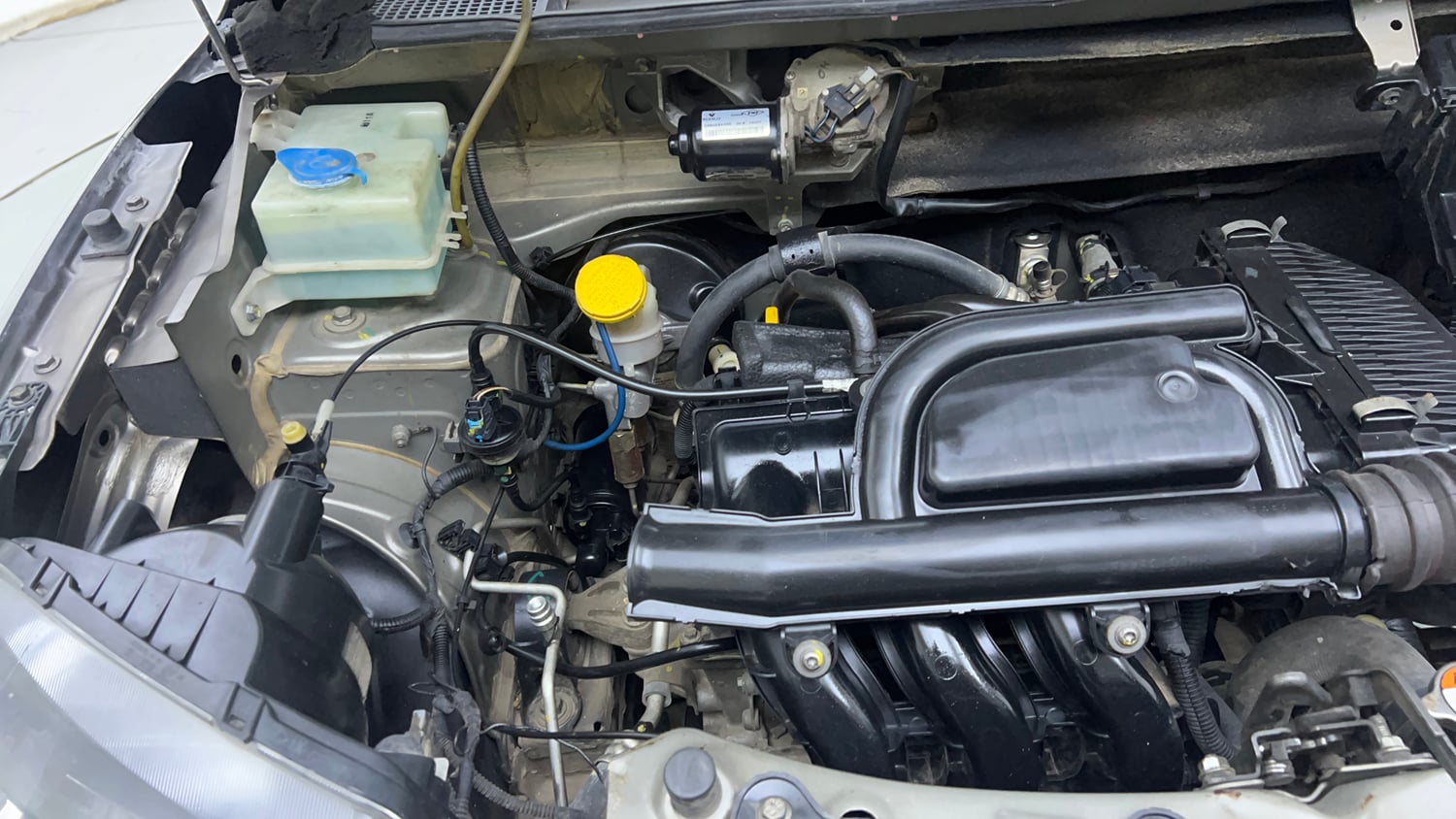 Used 2017 Renault Kwid 1.0 RXT AMT Petrol Automatic engine ENGINE RIGHT SIDE VIEW