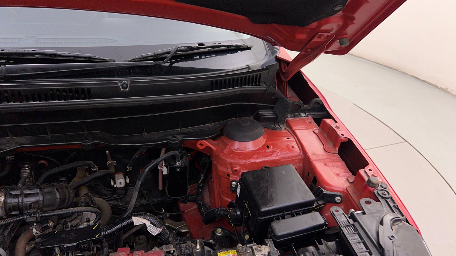 Used 2023 Maruti Suzuki Brezza Zxi Dual Tone Petrol Manual engine ENGINE LEFT SIDE HINGE & APRON VIEW
