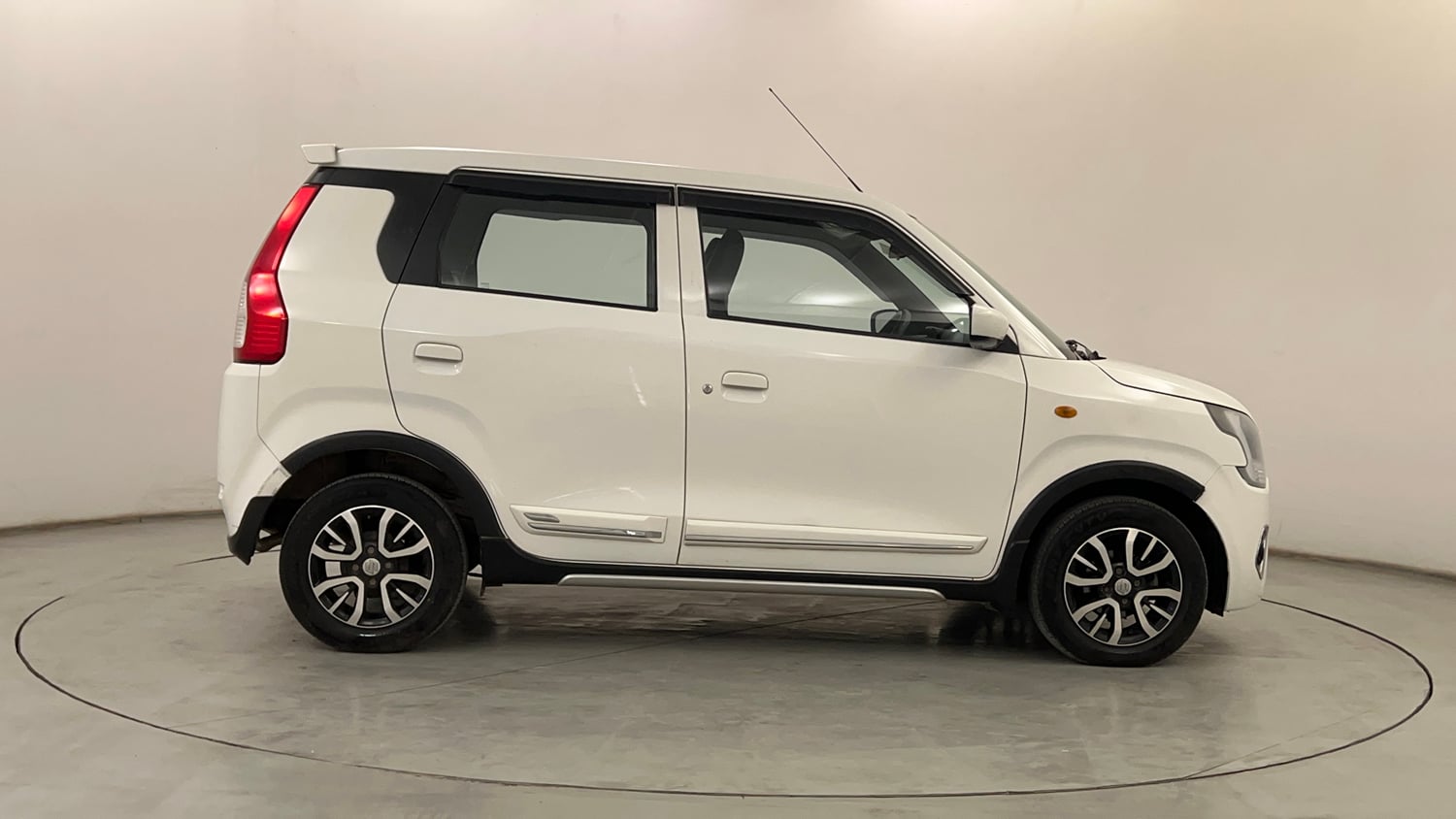 Used 2023 Maruti Suzuki Wagon R VXI 1.0 CNG Cng Manual exterior RIGHT SIDE VIEW