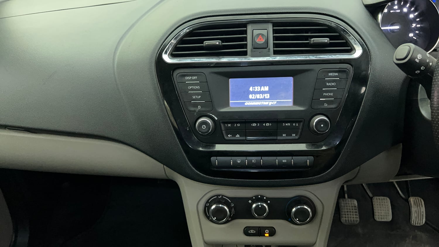 Used 2019 Tata Tiago Revotron XZ w/o Alloy Petrol Manual interior MUSIC SYSTEM & AC CONTROL VIEW