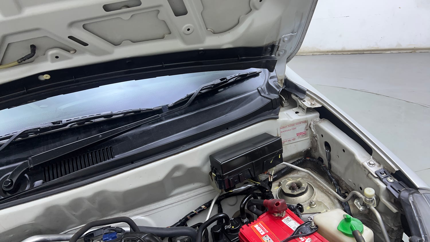 Used 2019 Maruti Suzuki Alto 800 LXi Petrol Manual engine ENGINE LEFT SIDE HINGE & APRON VIEW
