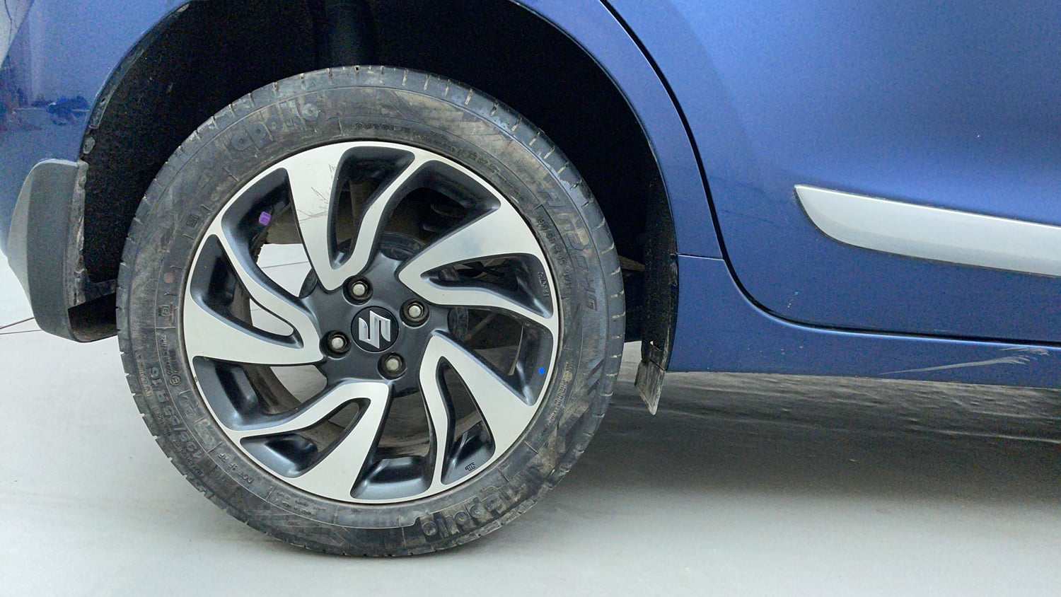 Used 2019 Maruti Suzuki Baleno Zeta 1.2 Petrol Manual tyres RIGHT REAR TYRE RIM VIEW