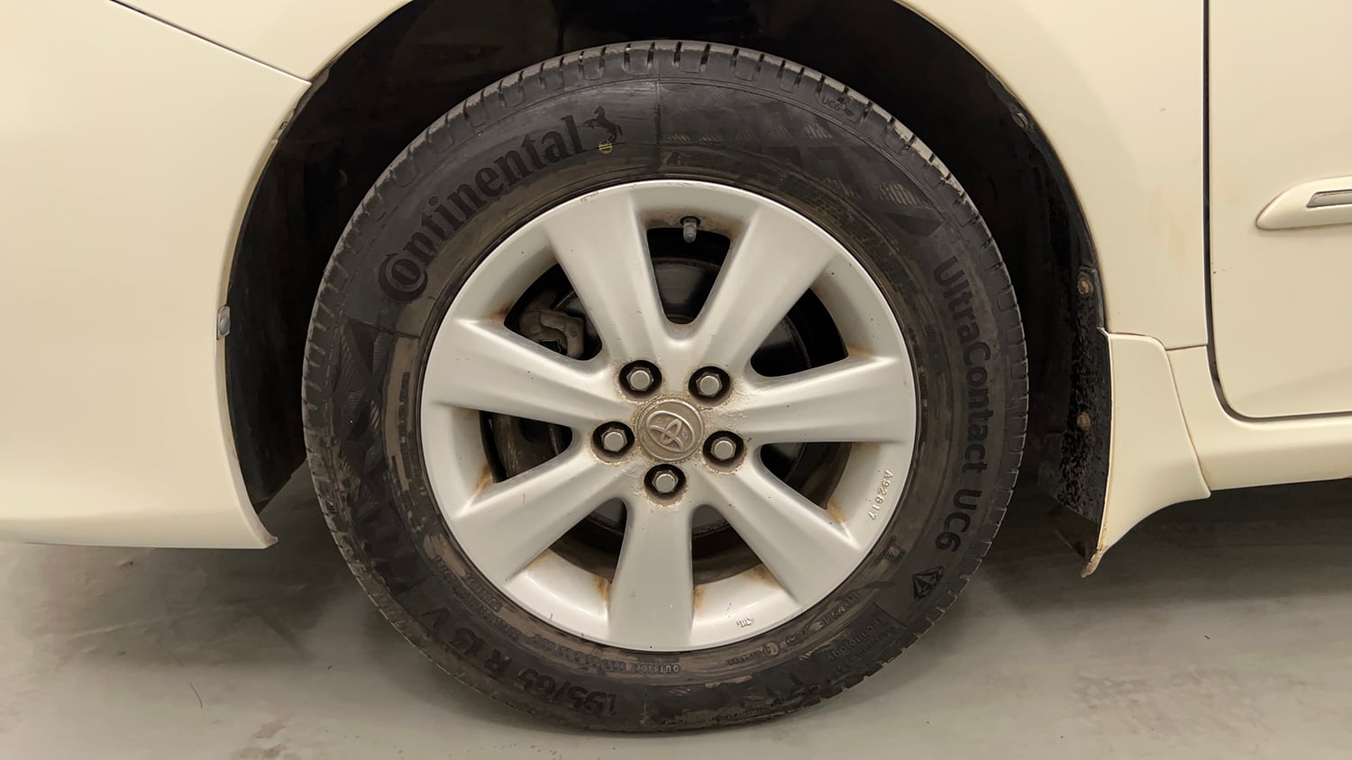 Used 2013 Toyota Corolla Altis 1.8 G Petrol Manual tyres LEFT FRONT TYRE RIM VIEW