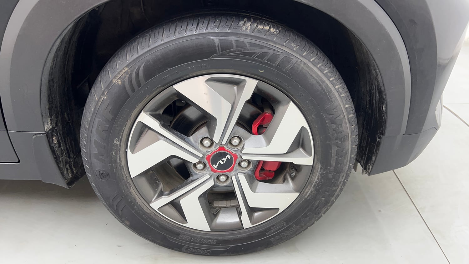 Used 2023 Kia Sonet GTX Plus 1.0 Turbo Petrol DCT Petrol Automatic tyres RIGHT FRONT TYRE RIM VIEW