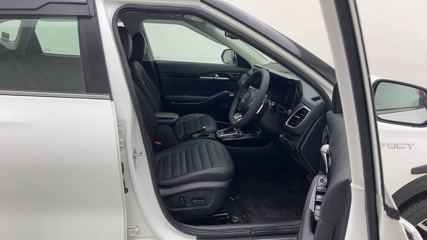 Used 2022 Kia Seltos GTX Plus 1.4 DCT Petrol Automatic interior RIGHT SIDE FRONT DOOR CABIN VIEW