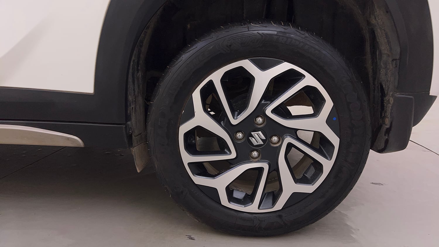Used 2024 Maruti Suzuki Fronx Alpha 1.0L Turbo 6 AT Petrol Automatic tyres LEFT REAR TYRE RIM VIEW