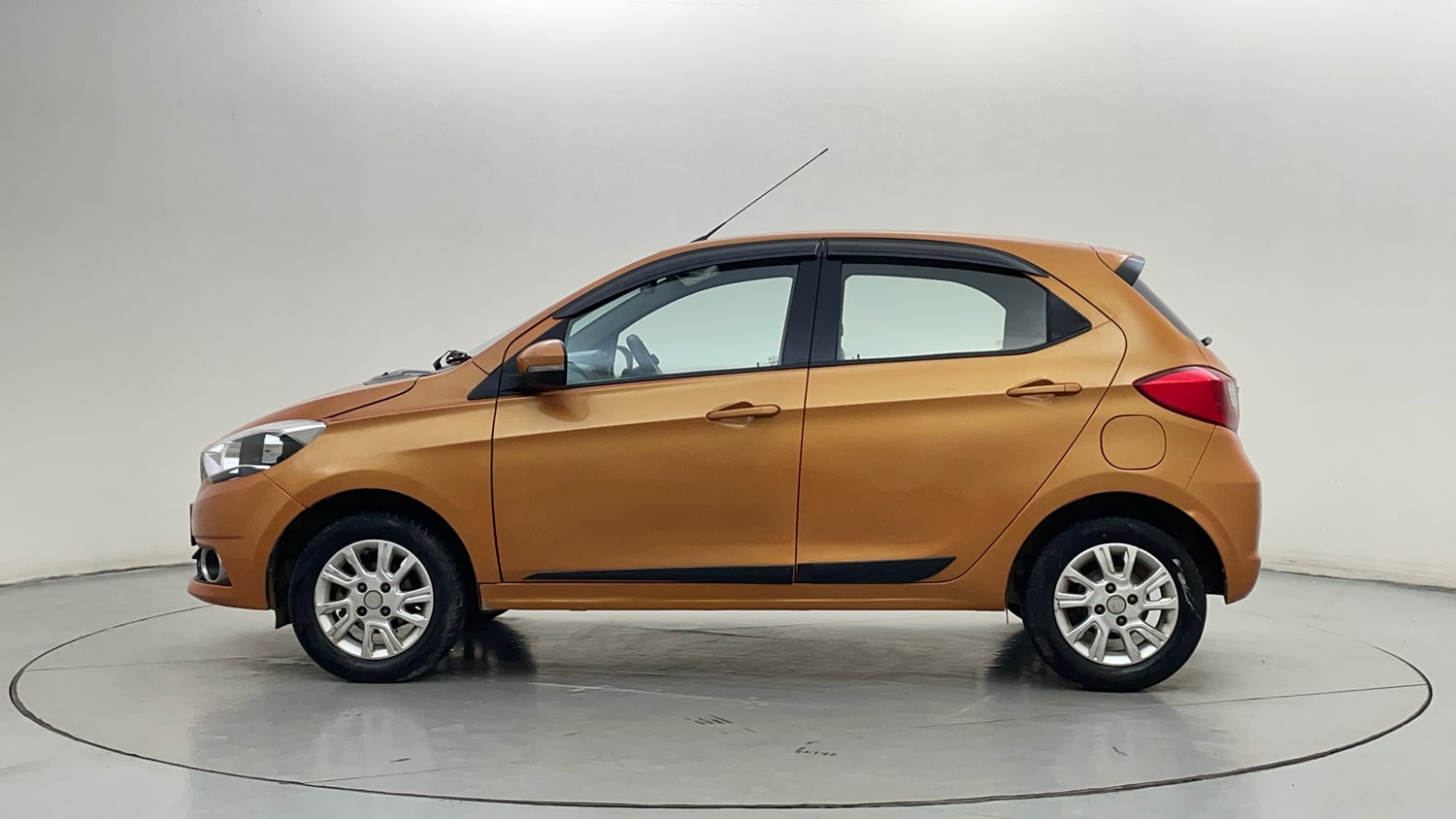 Used 2018 Tata Tiago Revotron XZ Petrol Manual exterior LEFT SIDE VIEW