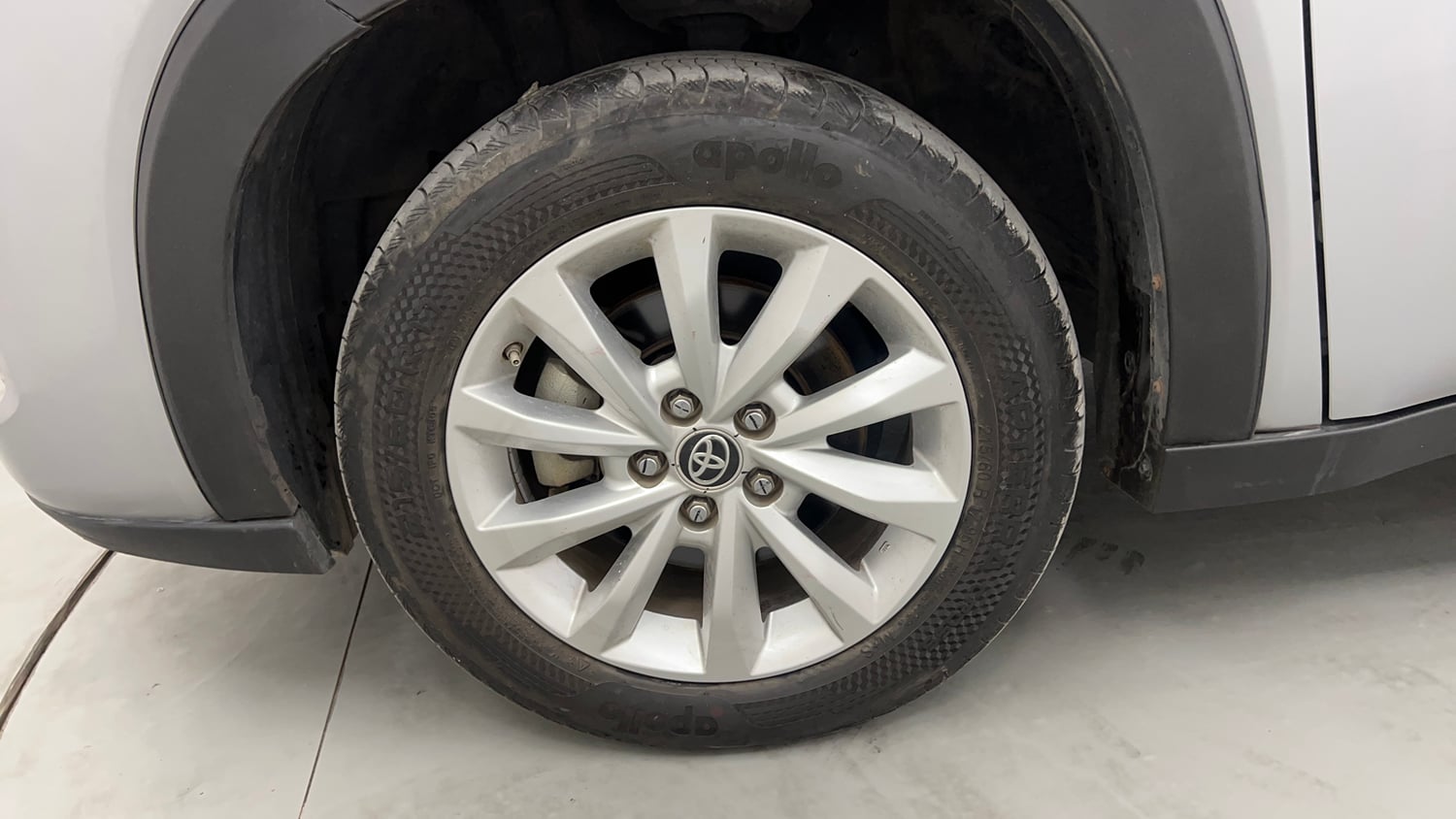 Used 2023 Toyota Innova Hycross VX Hybrid 8 STR Hybrid Automatic tyres LEFT FRONT TYRE RIM VIEW