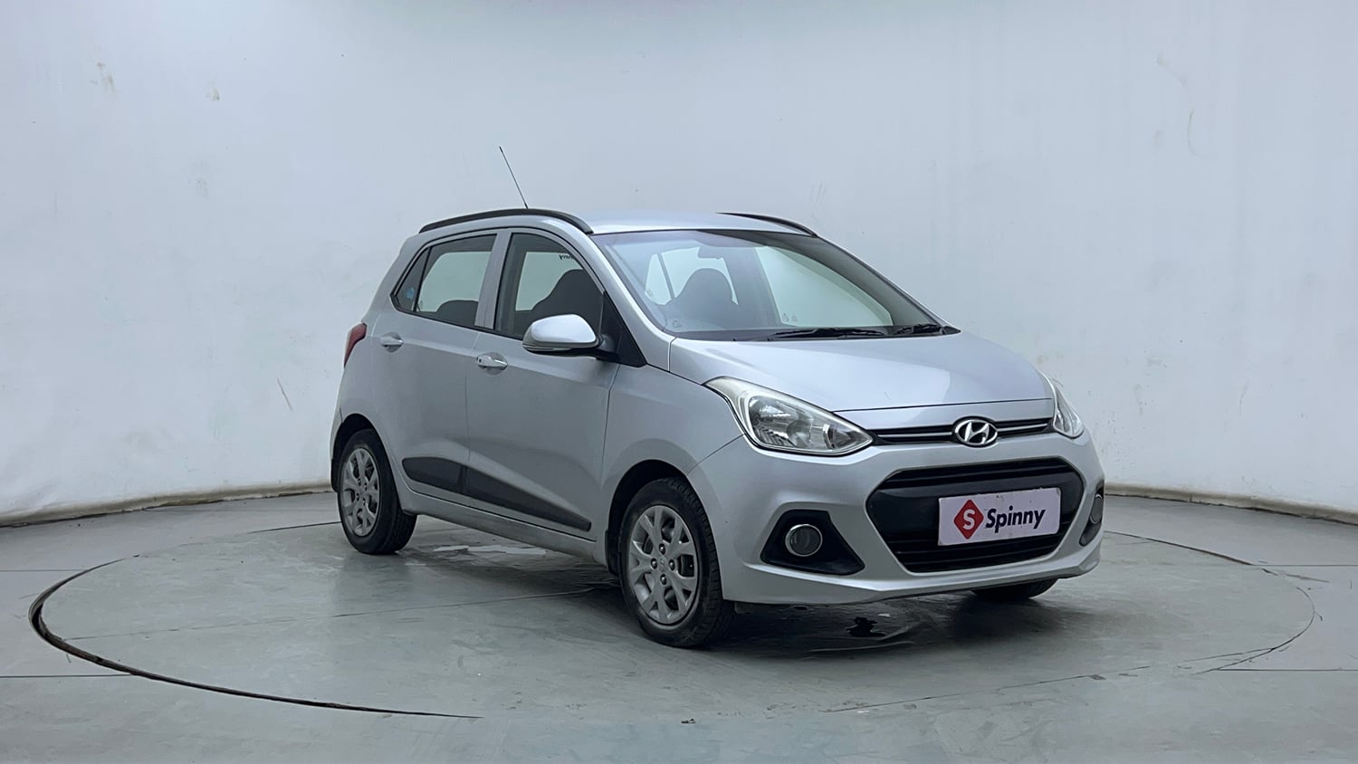 Used 2013 Hyundai Grand i10 Sportz 1.1 CRDi Diesel Manual exterior RIGHT FRONT CORNER VIEW