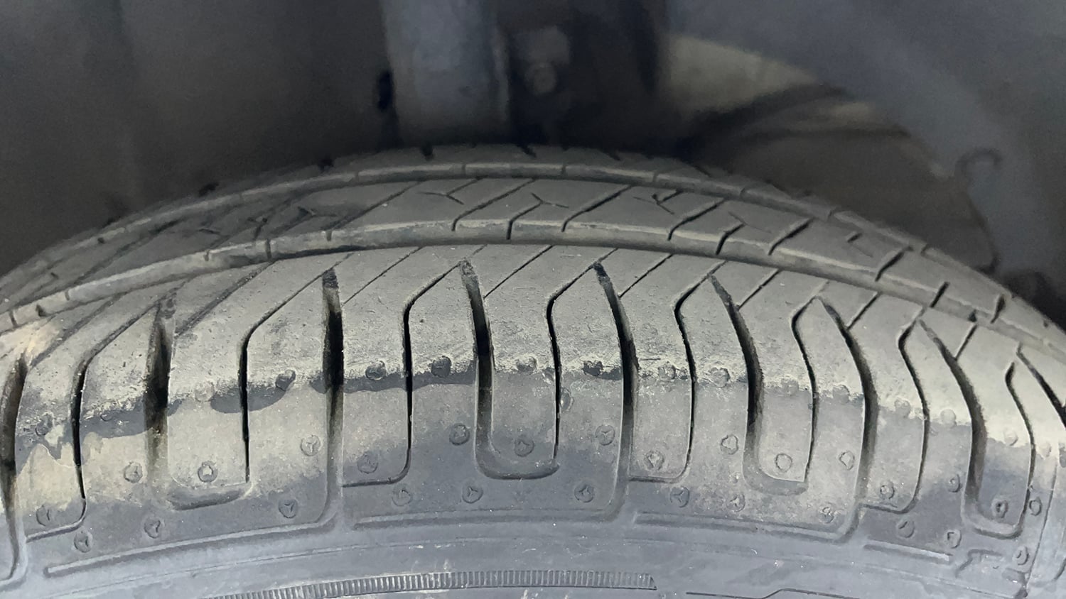 Used 2017 Maruti Suzuki Dzire VXi Petrol Manual tyres RIGHT FRONT TYRE TREAD VIEW