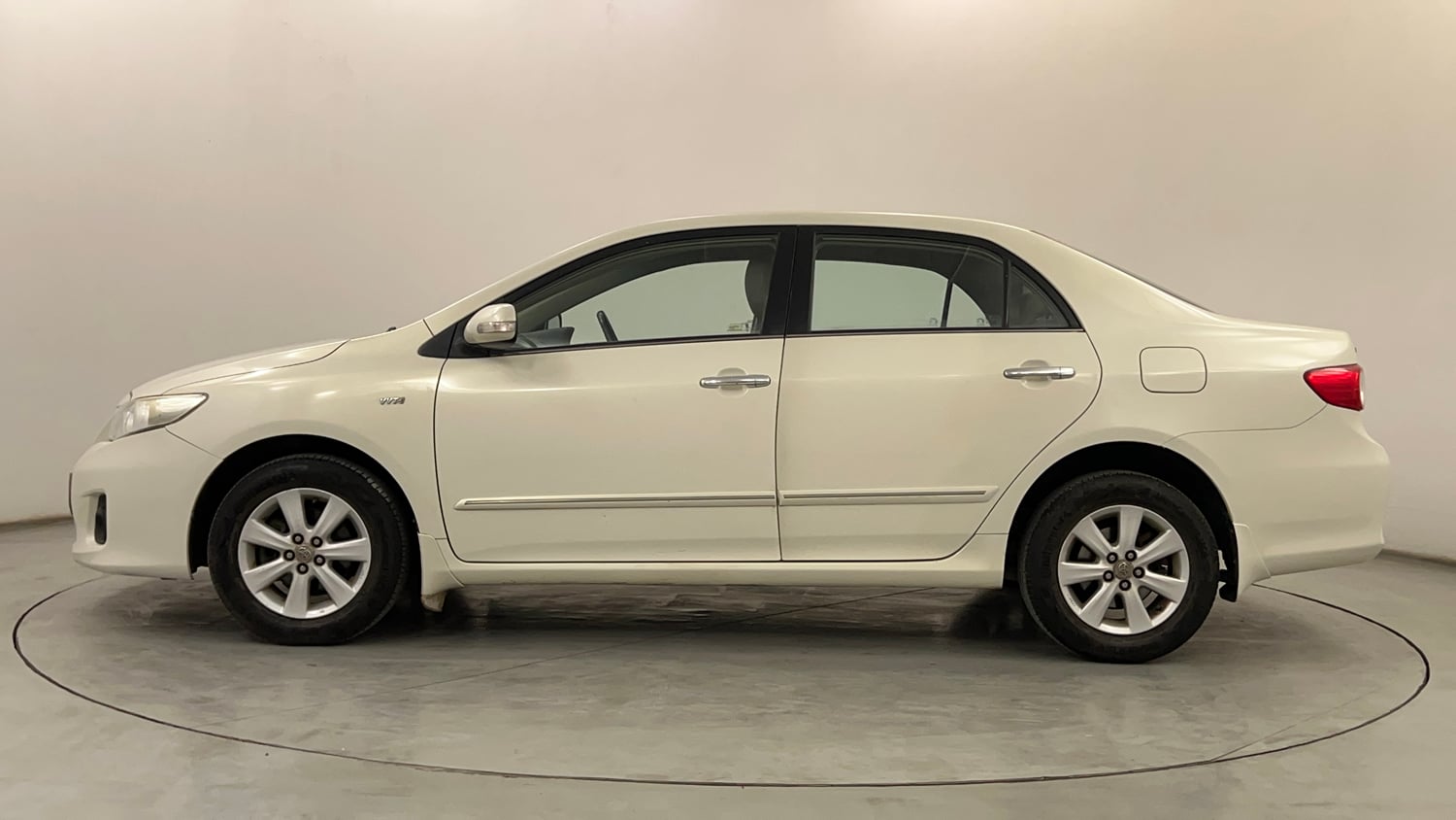 Used 2013 Toyota Corolla Altis 1.8 G Petrol Manual exterior LEFT SIDE VIEW