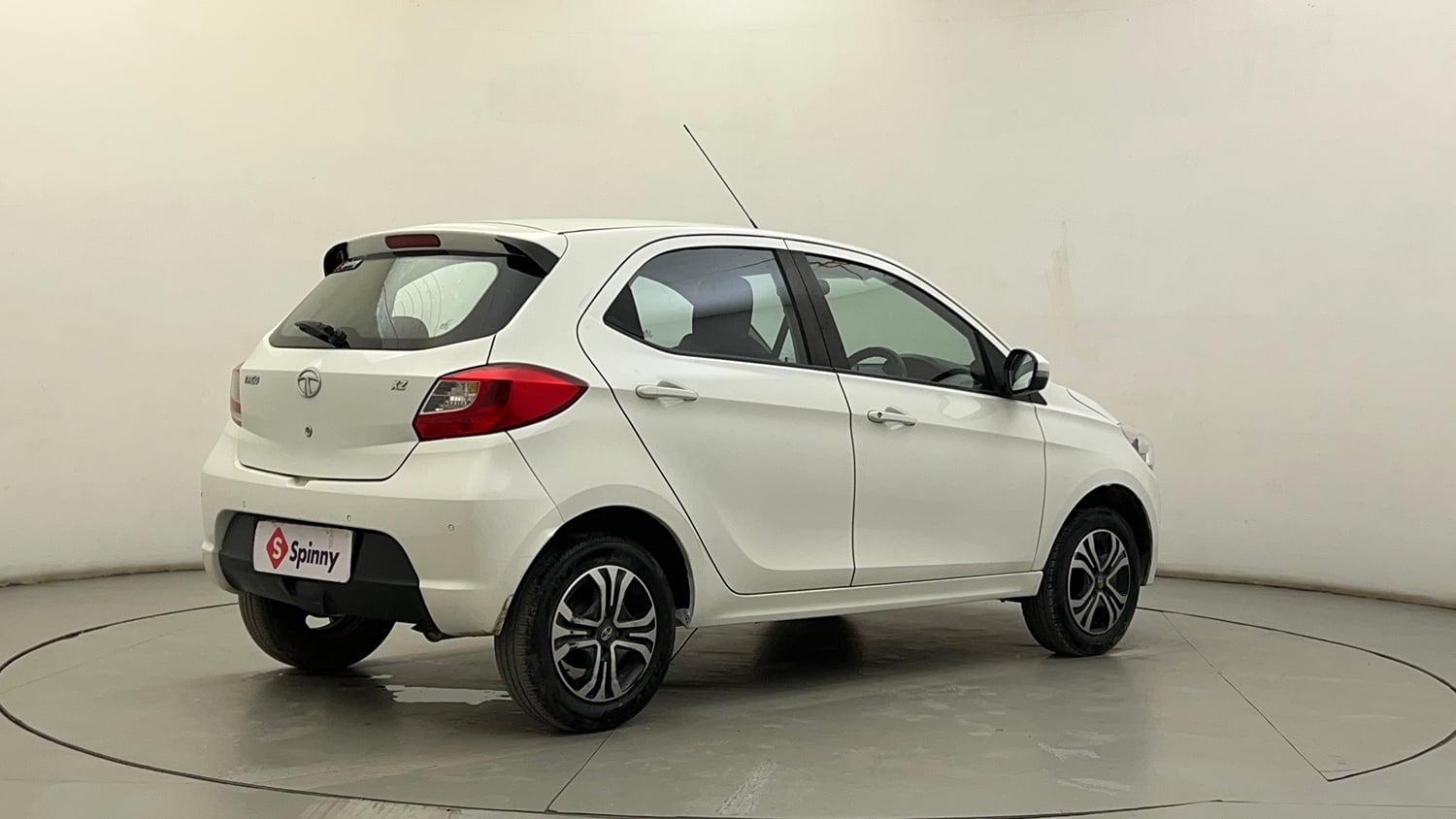Used 2019 Tata Tiago Revotron XZ w/o Alloy Petrol Manual exterior RIGHT REAR CORNER VIEW