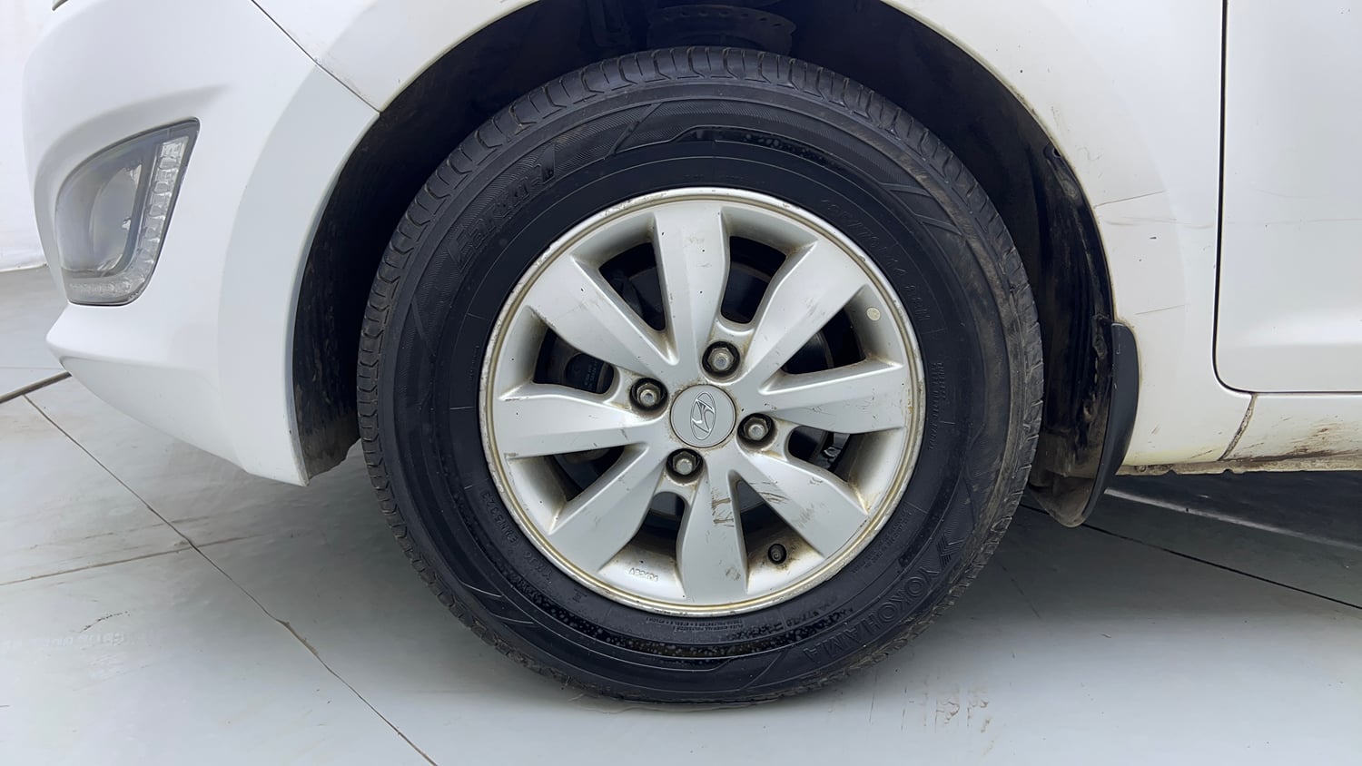 Used 2013 Hyundai i20 Sportz 1.2 Petrol Manual tyres LEFT FRONT TYRE RIM VIEW
